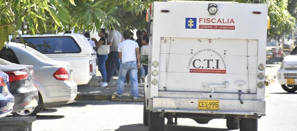 Vehículo en el que transportan los cuerpos a Medicina Legal. 