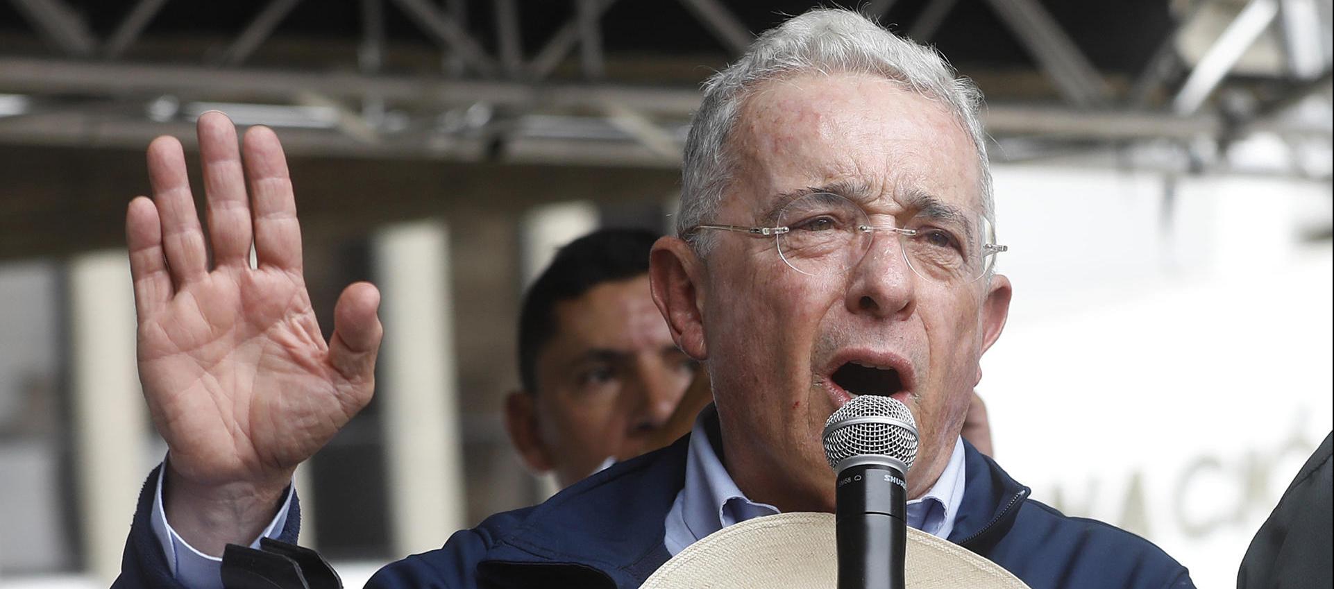 Álvaro Uribe Vélez.