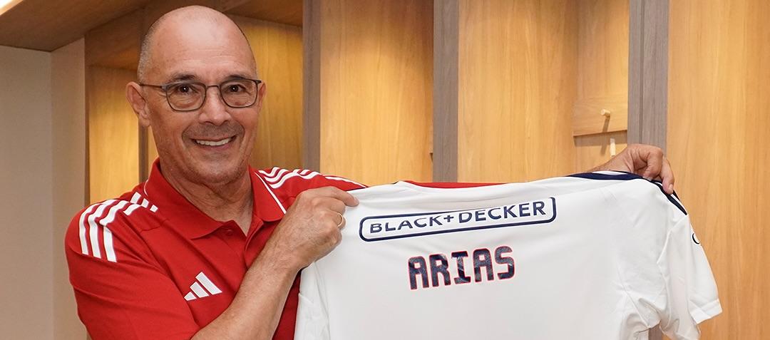 El uruguayo Alfredo Arias reemplazó en Junior a César Farias. 