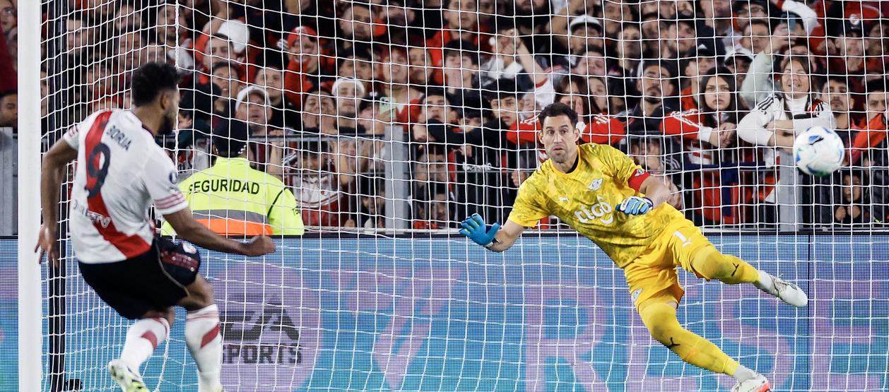 El cobro impecable de Miguel Ángel Borja en la tanda de penales contra Libertad. 