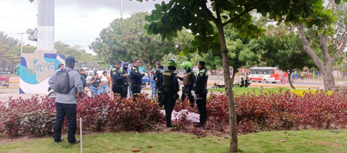 El cuerpo fue hallado en la rotonda de la calle 17, en Barranquilla.