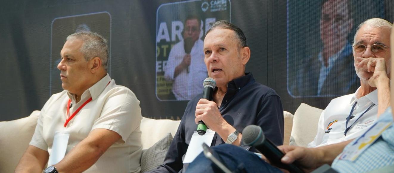 Efraín Cepeda, senador de la República. 