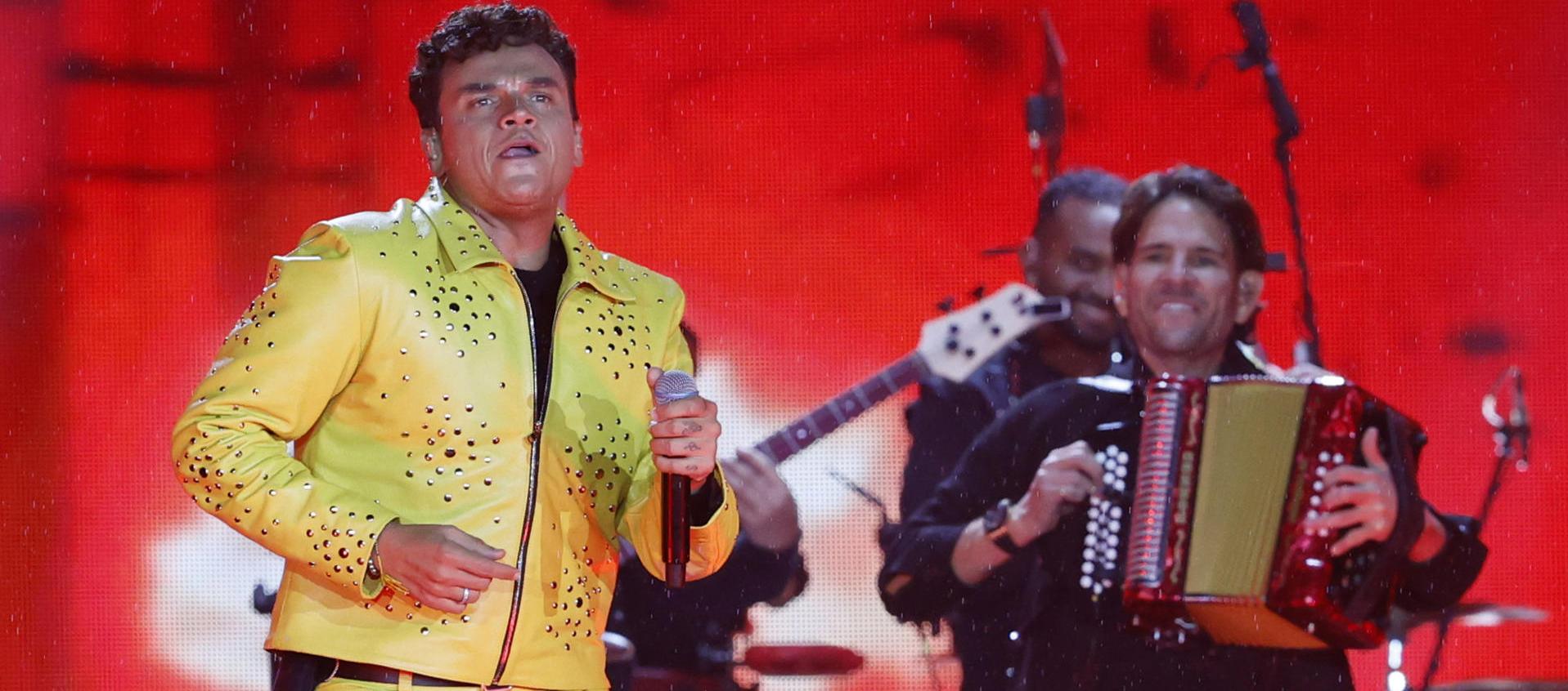 Silvestre Dangond y Juancho De la Espriella durante el concierto. 