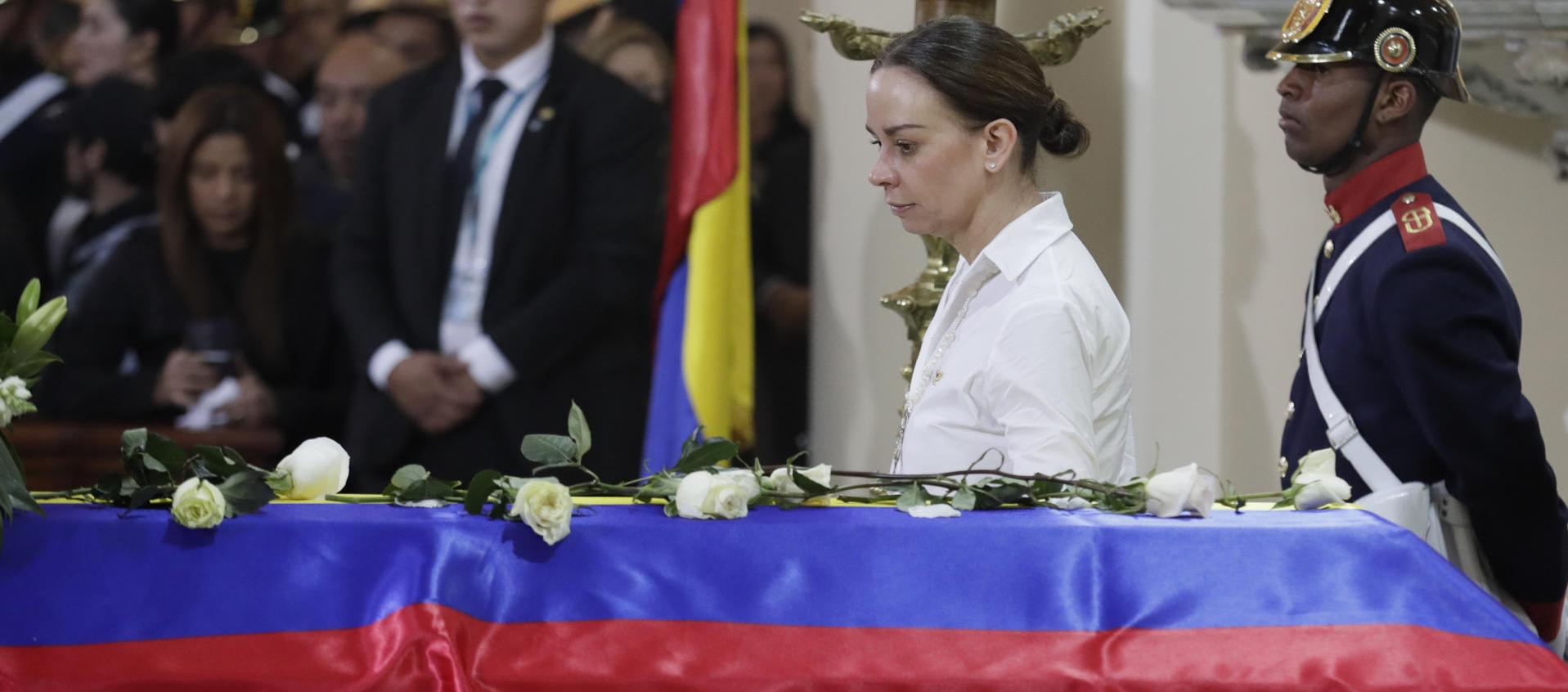 María Claudia Tarazona, viuda de Miguel Uribe. 