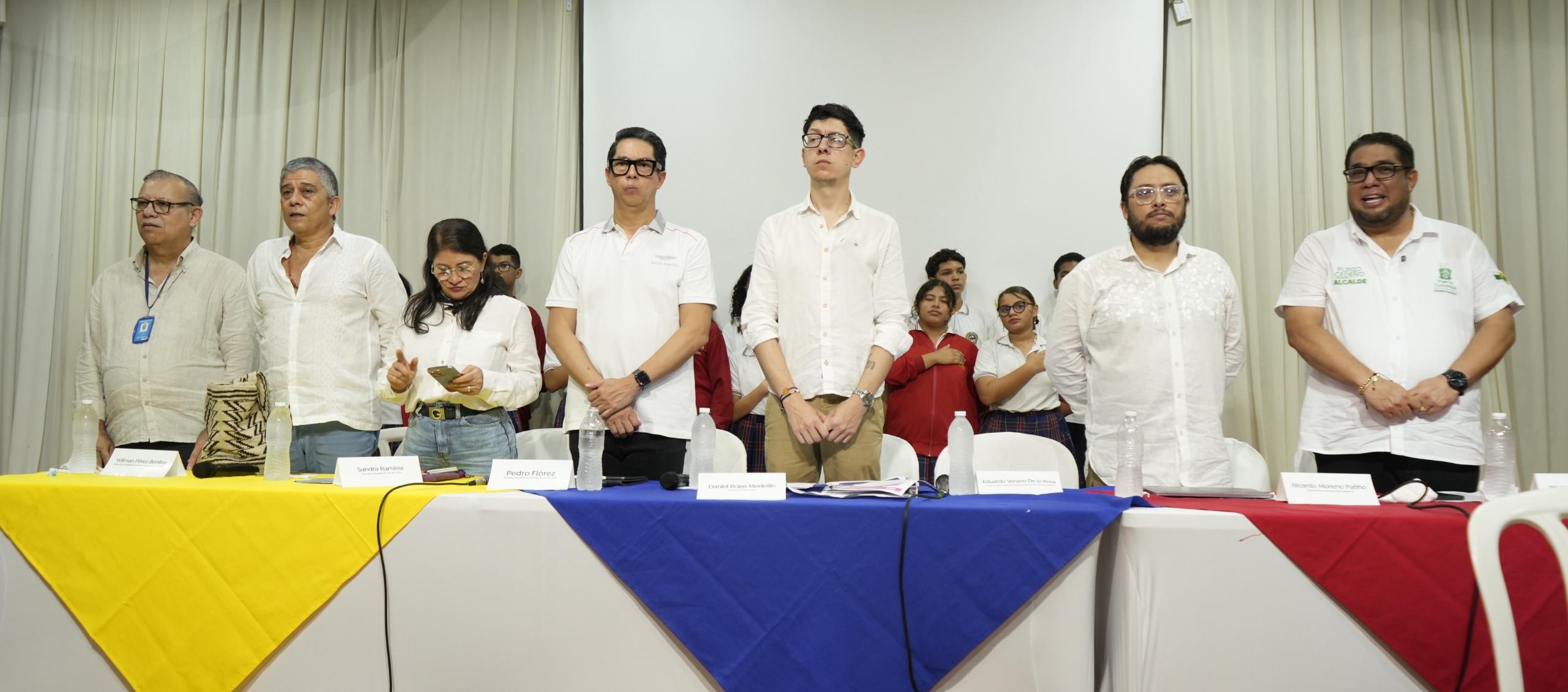 Ministro de Educación, Daniel Rojas, en compañía de funcionarios del Gobierno, congresistas y alcalde de Puerto Colombia. 