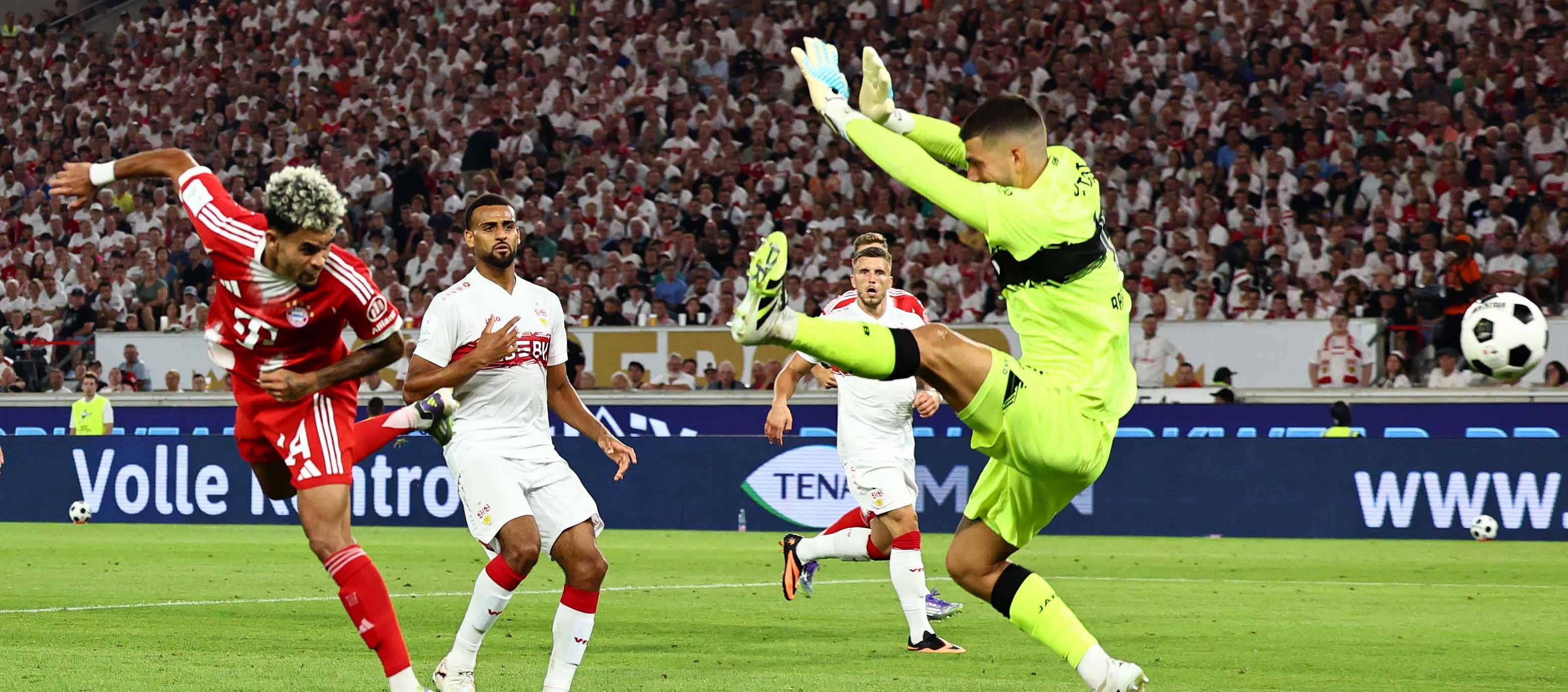 Luis Díaz anticipa al portero Bredlow y marca, de cabeza, el segundo gol del Bayern Múnich.