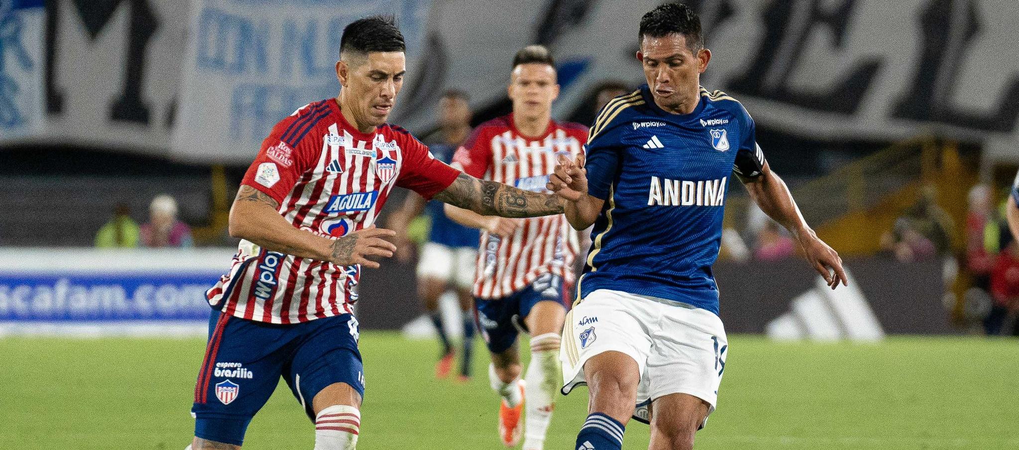 Acción de la última visita de Junior a Millonarios, que terminó con victoria 2–0 para los albiazules. 