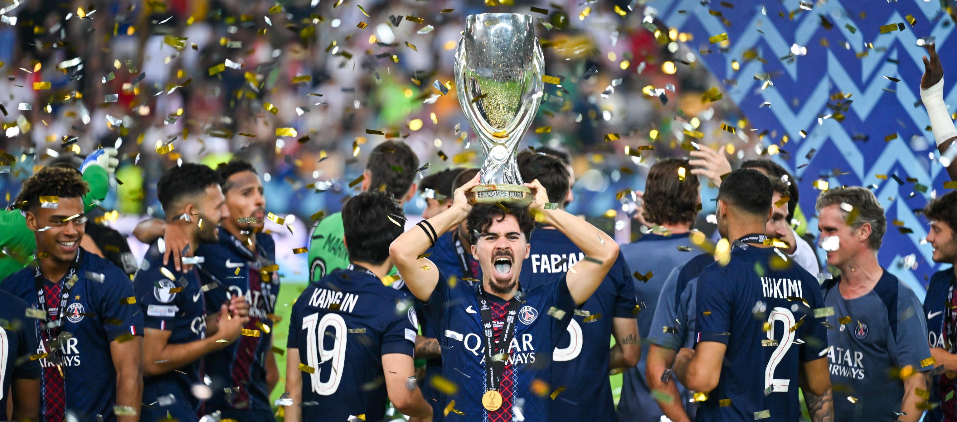 Jugadores del PSG celebran tras conquistar la Supercopa de Europa. 