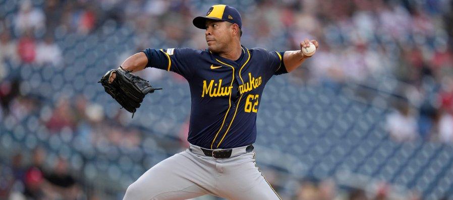 José Quintana lanzó cinco innings, permitió seis hits y dos carreras.