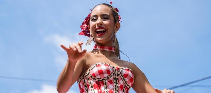 Sharon Hurtado, reina del Carnaval de la 44.