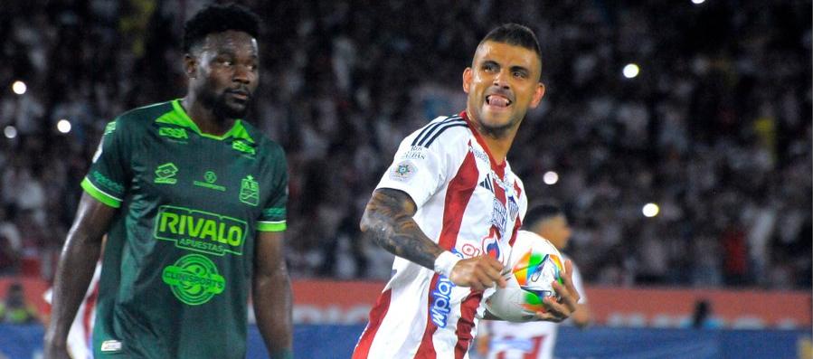 Steven 'Titi' Rodríguez celebra tras marcar el gol del empate de Junior.