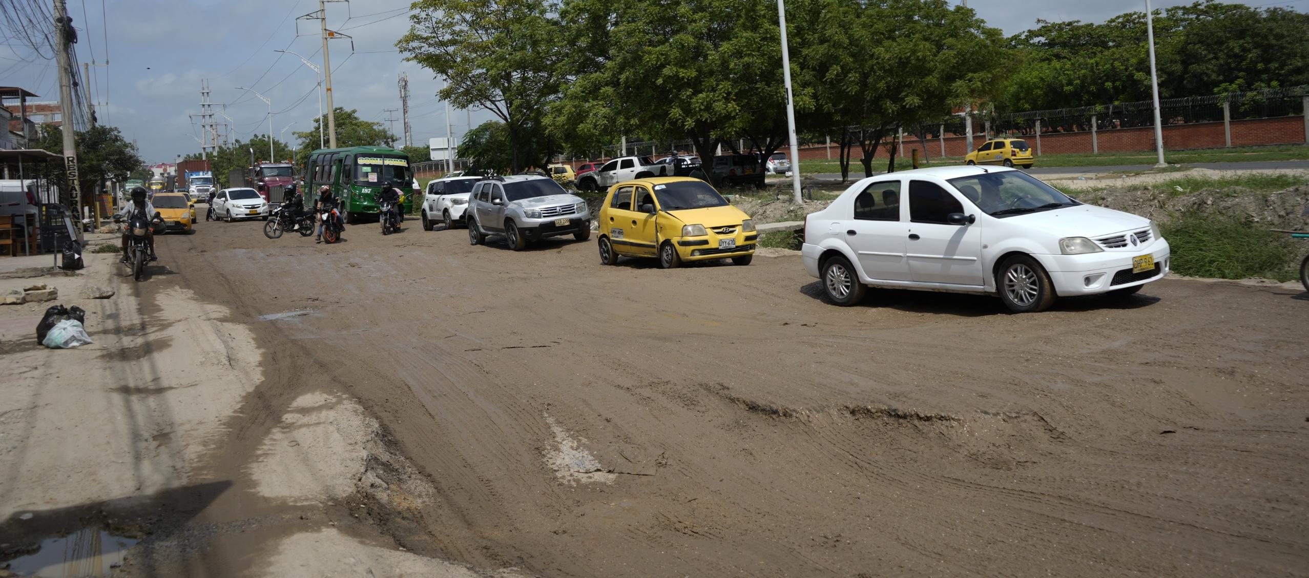 Tramo en mal estado de la Circunvalar, entre Murillo y Calle 30, en Soledad.