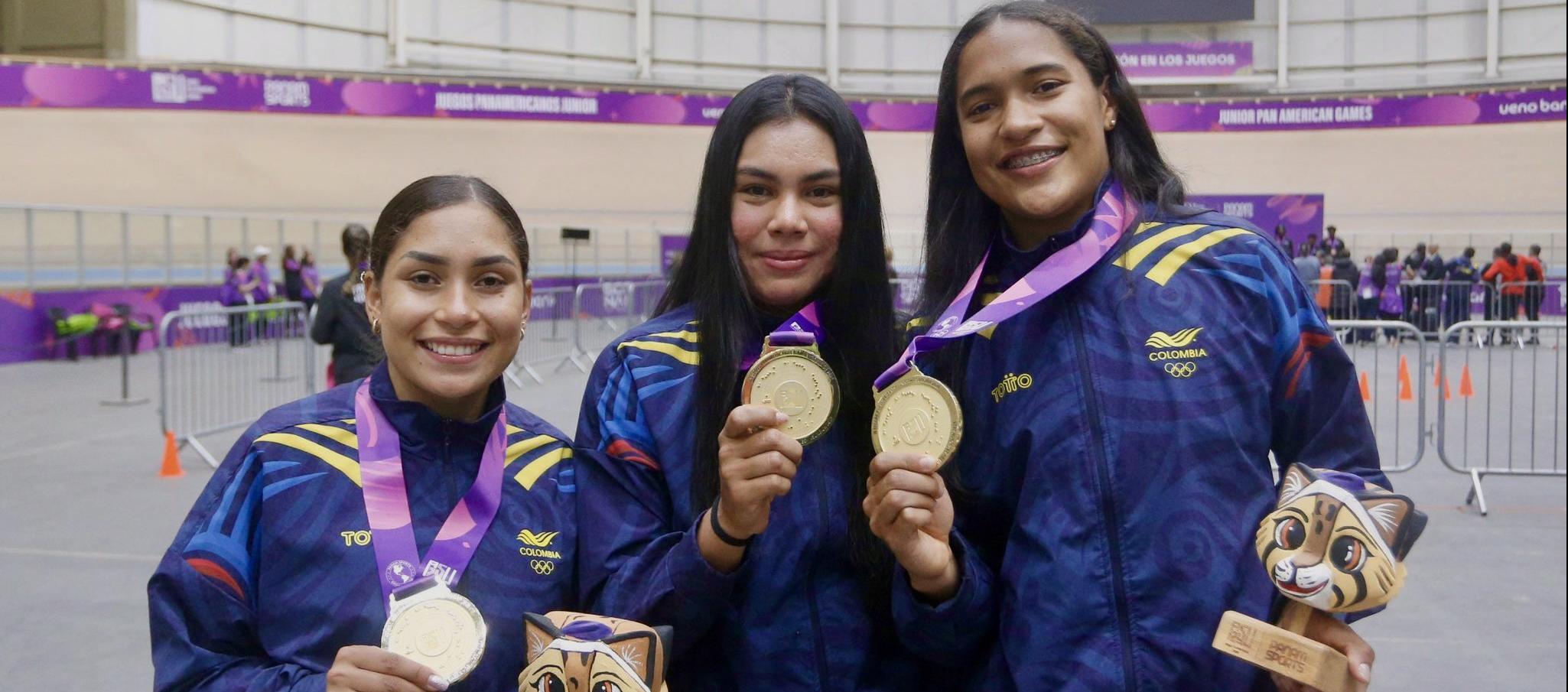 Stefany Cuadrado, Marianis Salazar y Nathalia Martínez, ganadoras en femenino. 