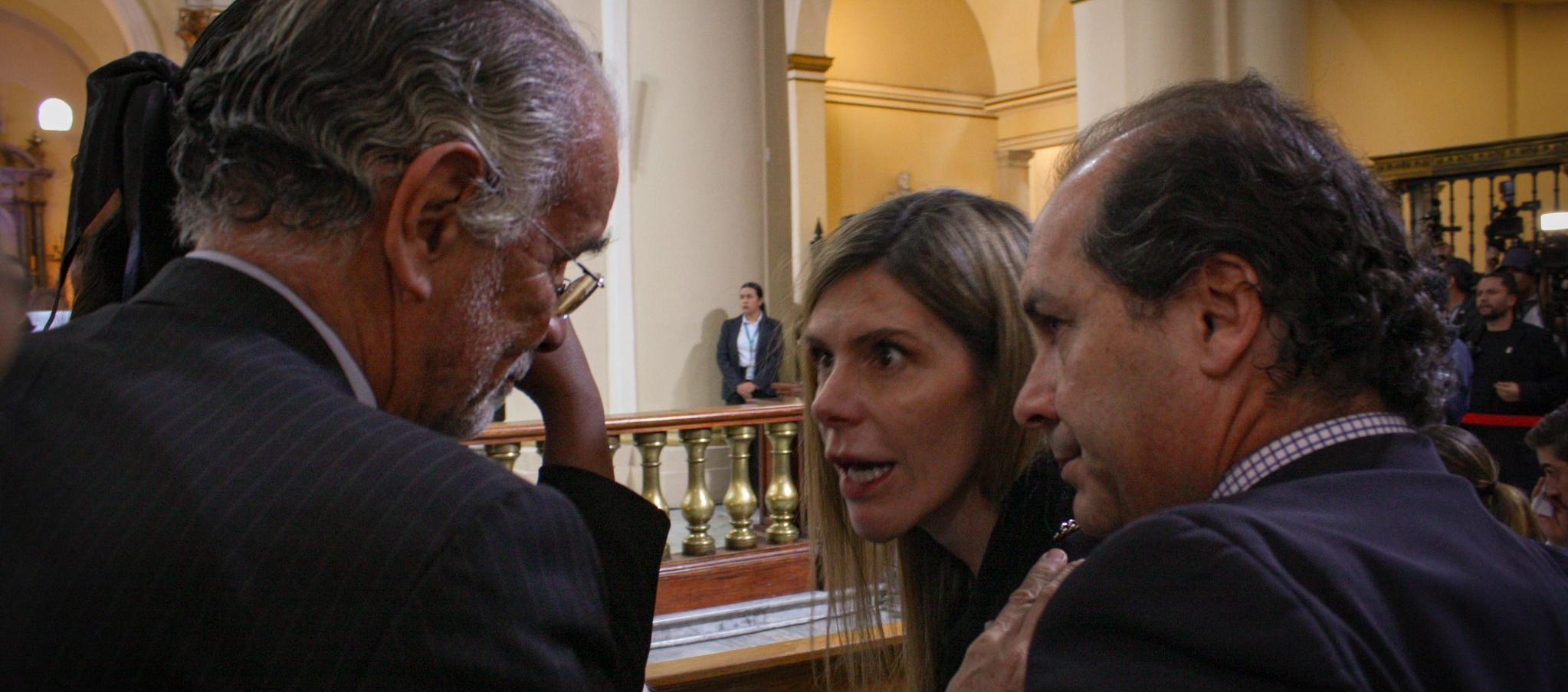 Gobernador Verano junto a María Carolina Hoyos, hermana de Miguel Uribe Turbay.
