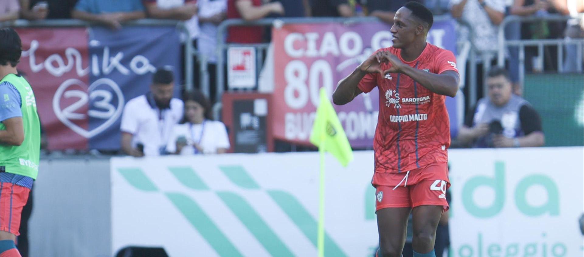 Yerry Mina celebrando su gol con Cagliari.