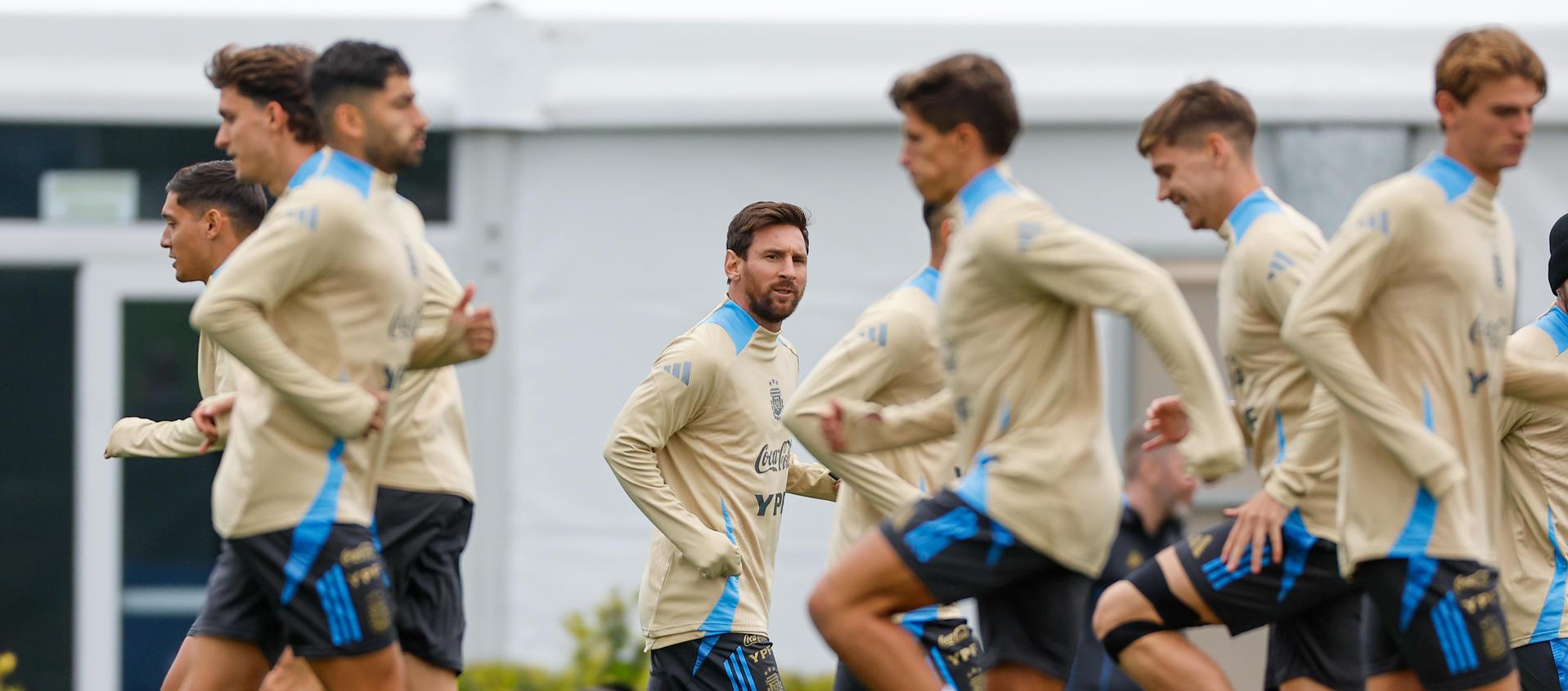 Lionel Messi en entrenamiento con la Selección Argentina.