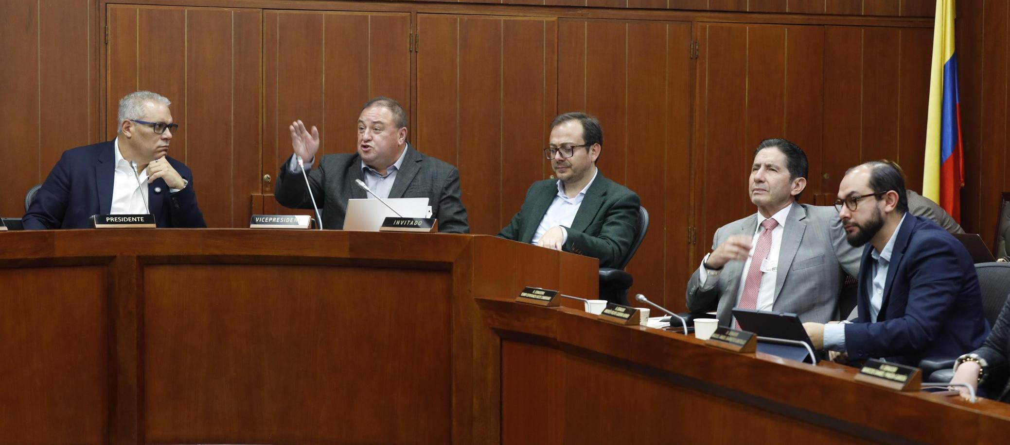 Agente interventor de Air-e, Nelson Vásquez, durante el debate en la Comisión Quinta del Senado.