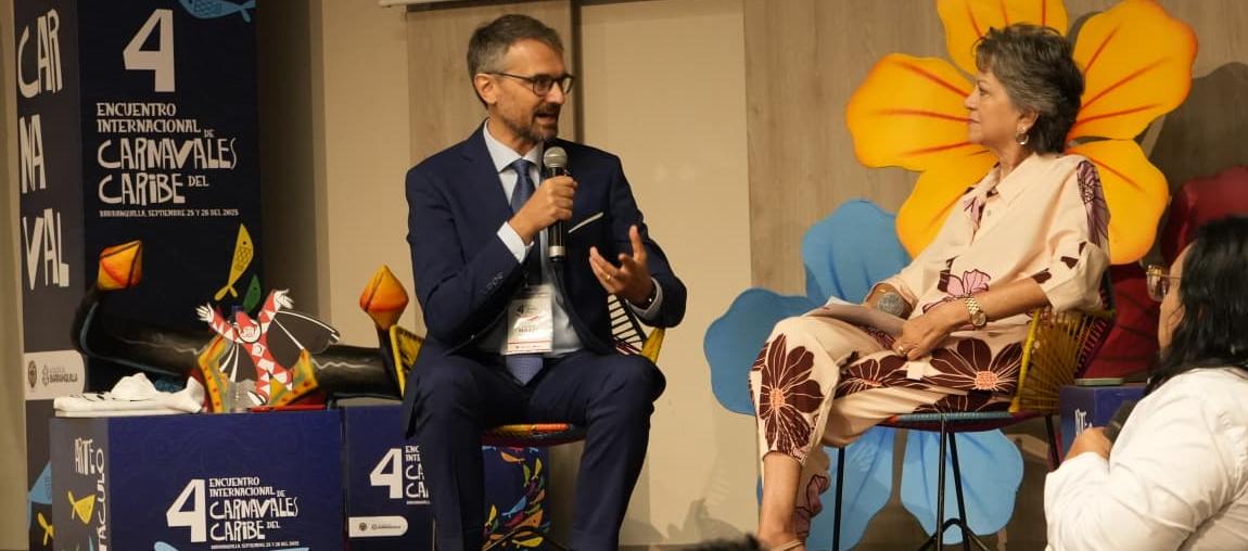 El conferencista Andrea Mazzi y la gestora cultural Carla Celia.