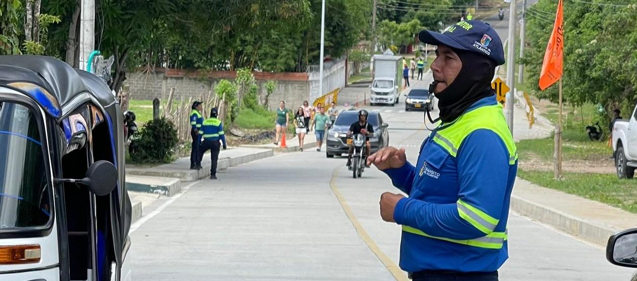 Prohíben parrillero en motos y circulación de menores en la noche en Baranoa