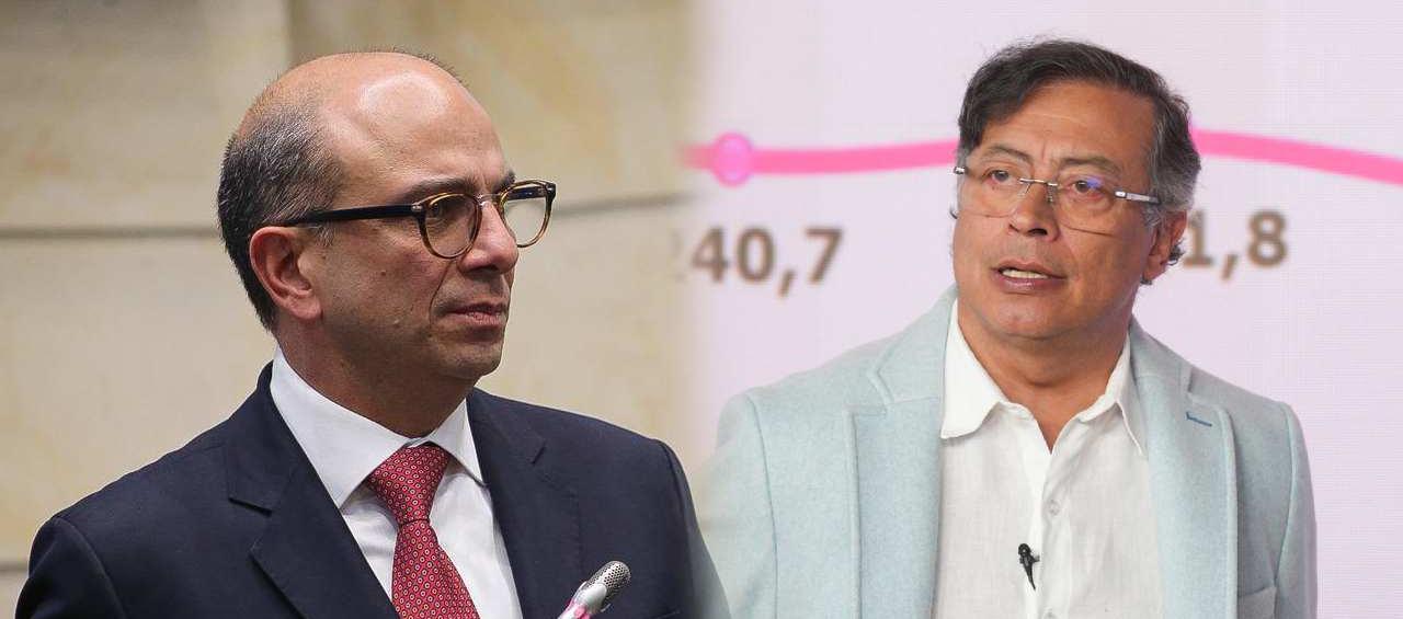 El electo magistrado de la Corte Constitucional, Carlos Camargo, y el Presidente Gustavo Petro.