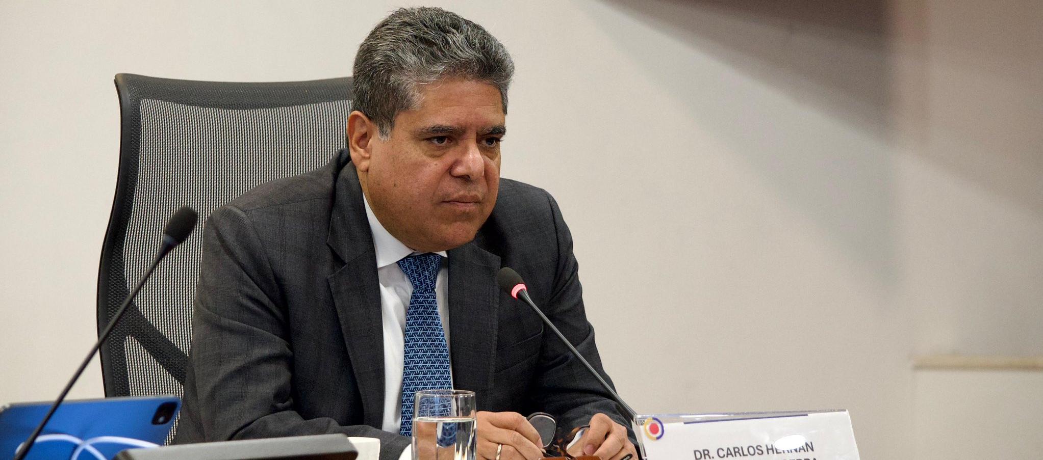 El Contralor Carlos Hernán Rodríguez.