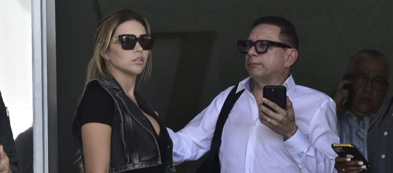 Daysuris Vásquez y el abogado Alait Freja.