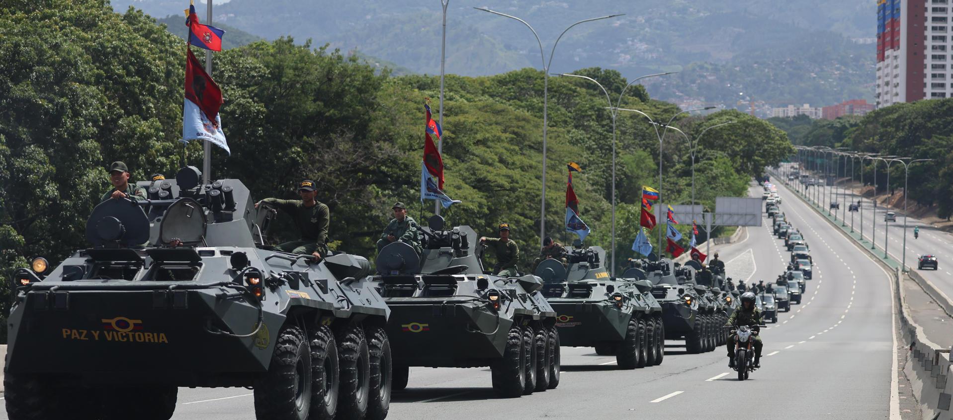 El Ejército venezolano en las calles de Caracas. 