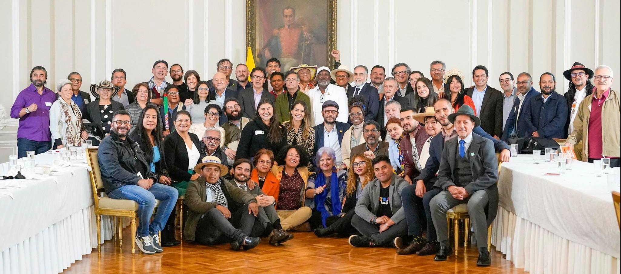 El Presidente Gustavo Petro reunido con integrantes del Pacto Histórico.