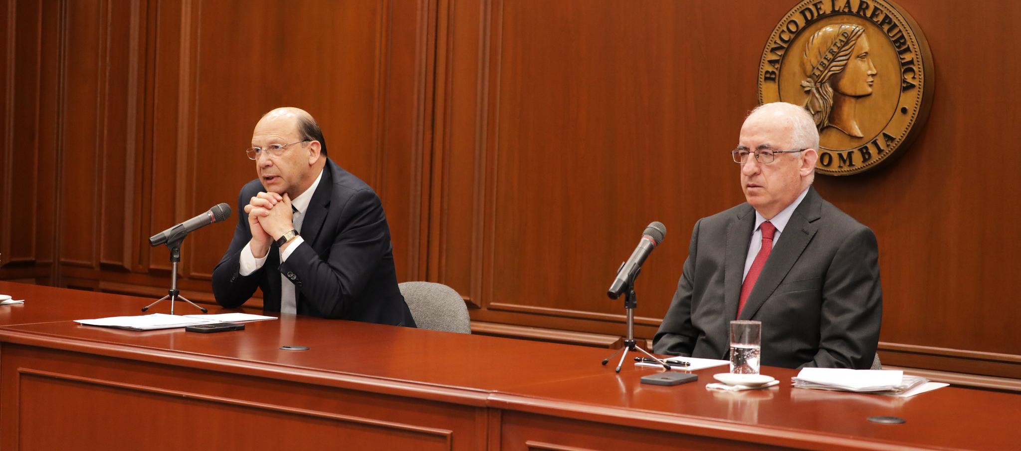 El ministro de Hacienda, Germán Ávila, y el gerente del Banco de la República, Leonardo Villar.