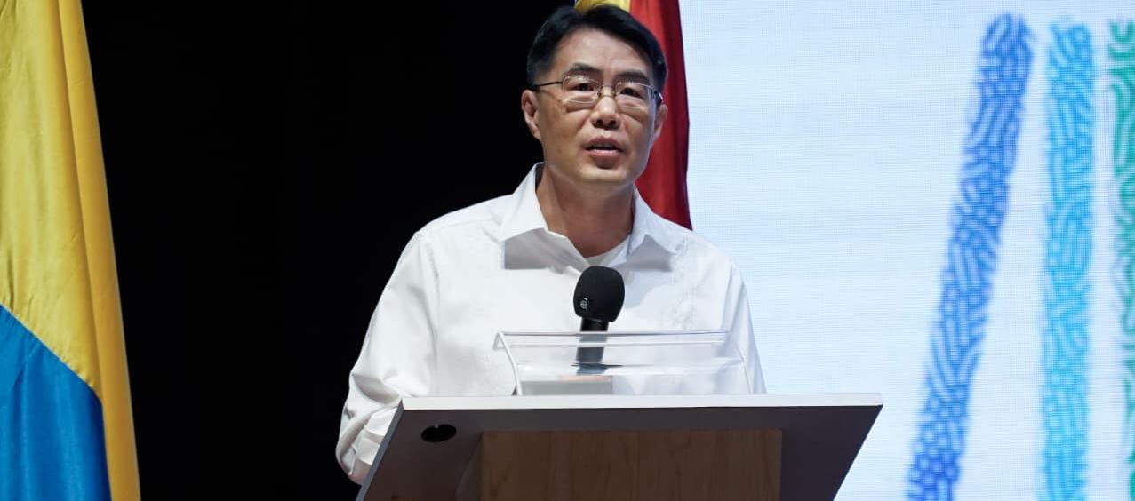 El embajador de China en Colombia, Zhu Jingyang.