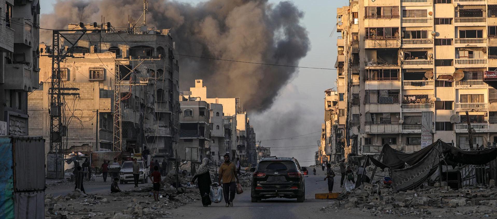 Humareda tras un bombardeo israelí en la ciudad de Gaza.