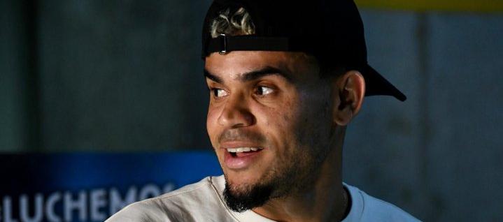 Luis Díaz en su llegada a Barranquilla.