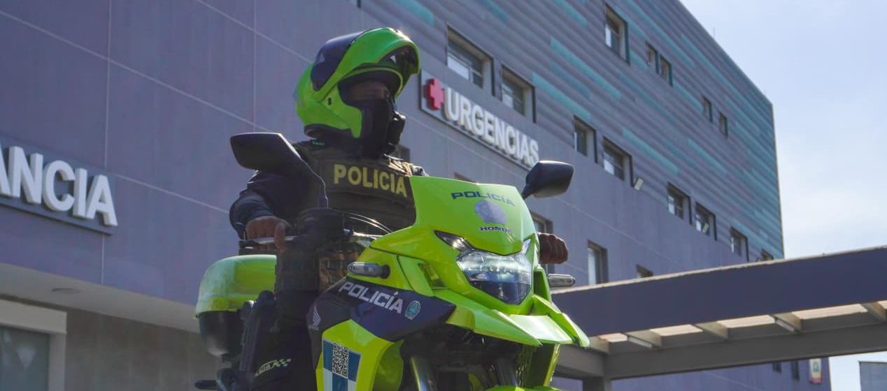 La Policía hace presencia en el Hospital General de Barranquilla.
