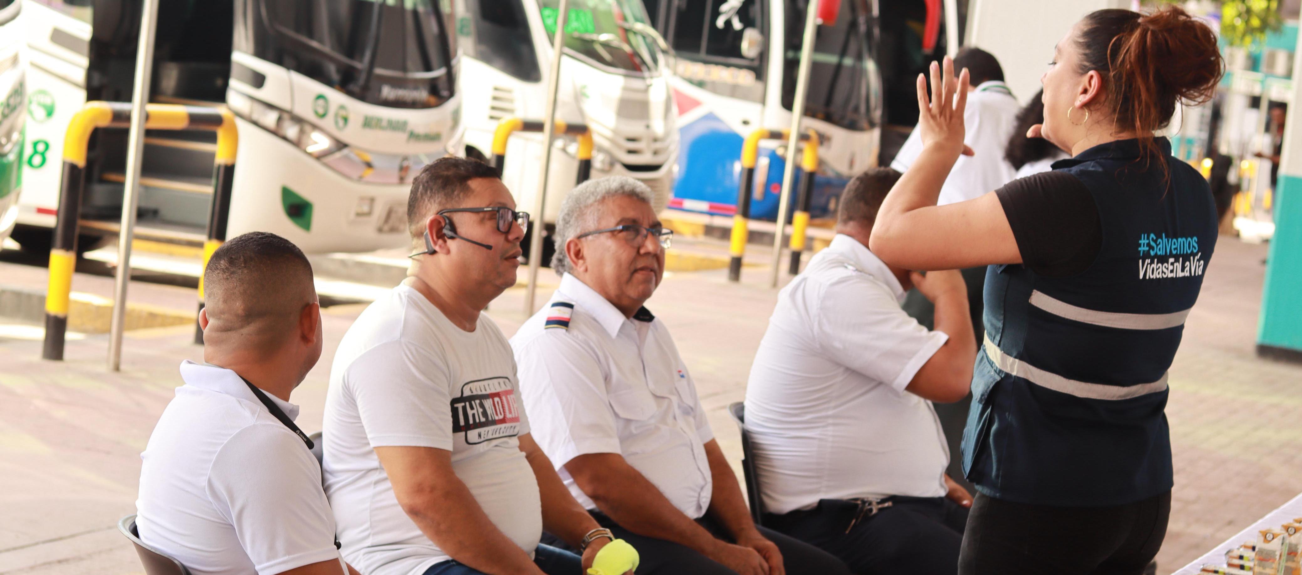 Socialización de Agencia Nacional de Seguridad Vial con conductores.