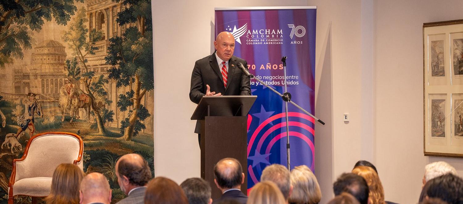 Encargado de Negocios de los Estados Unidos en Colombia, John McNamara.