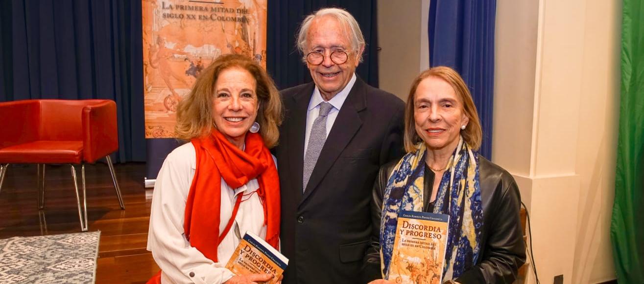 Lola Castello, Carlos Roberto Pombo y Juliana Márquez. 