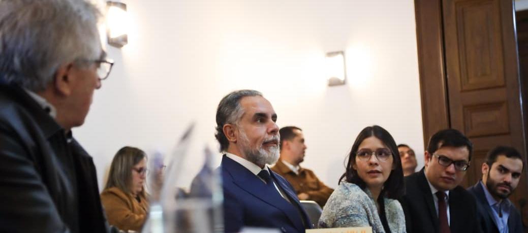 Armando Benedetti en la reunión con la UNP. 