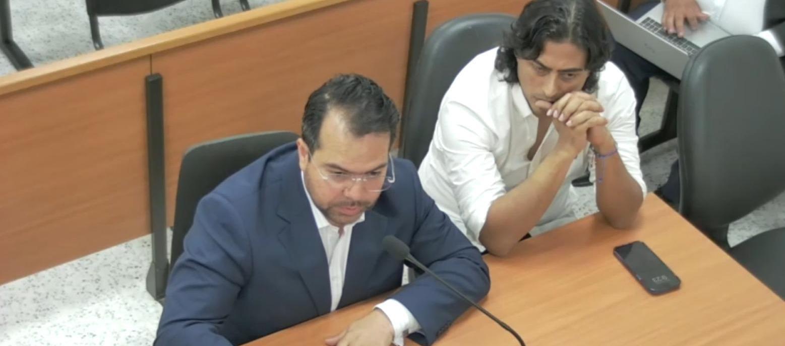 Nicolás Petro y el abogado Alejandro Carranza.
