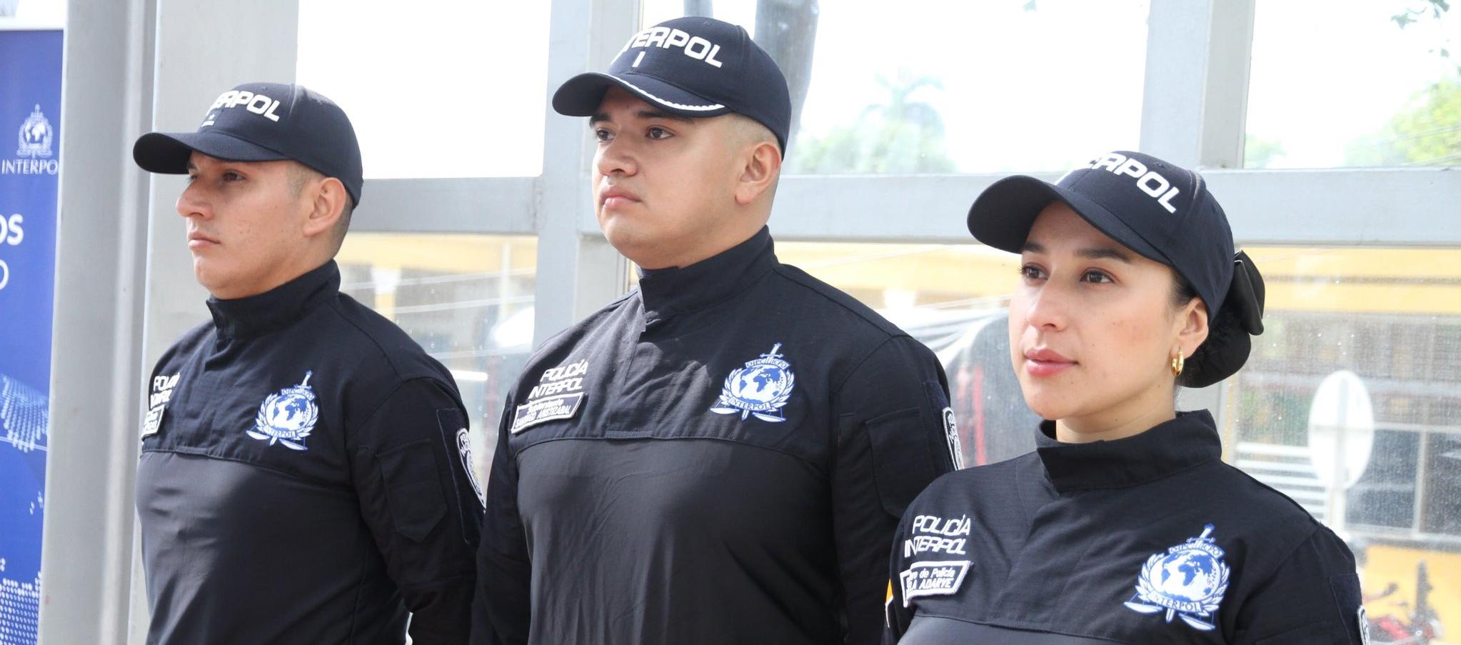 Oficiales de la Interpol en Barranquilla.