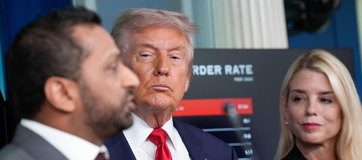 El director del FBI, Kash Patel y el presidente de EE.UU., Donald Trump.