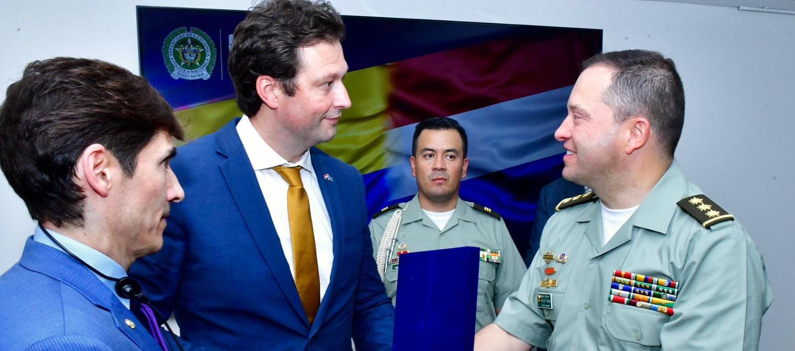  Policía Nacional y el Ministerio Público de los Países Bajos.