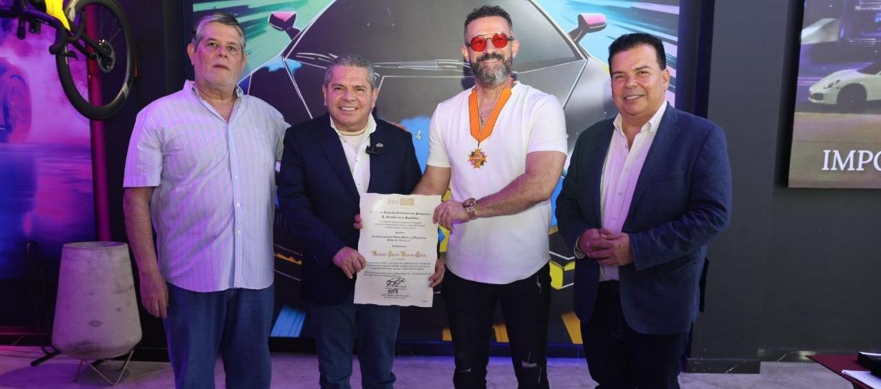 Entrega de la Orden del Congreso a Ramiro Sucre Ramos.