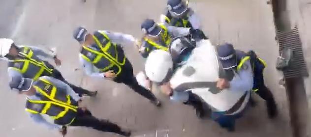 Reguladores de tránsito involucrados en agresión a particular. 