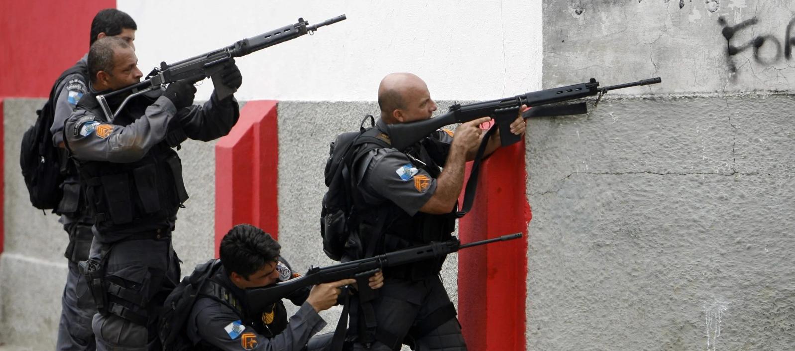Policías en Río de Janeiro. 