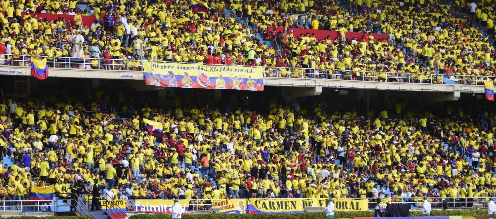 Afición de Colombia en el estadio Metropolitano.