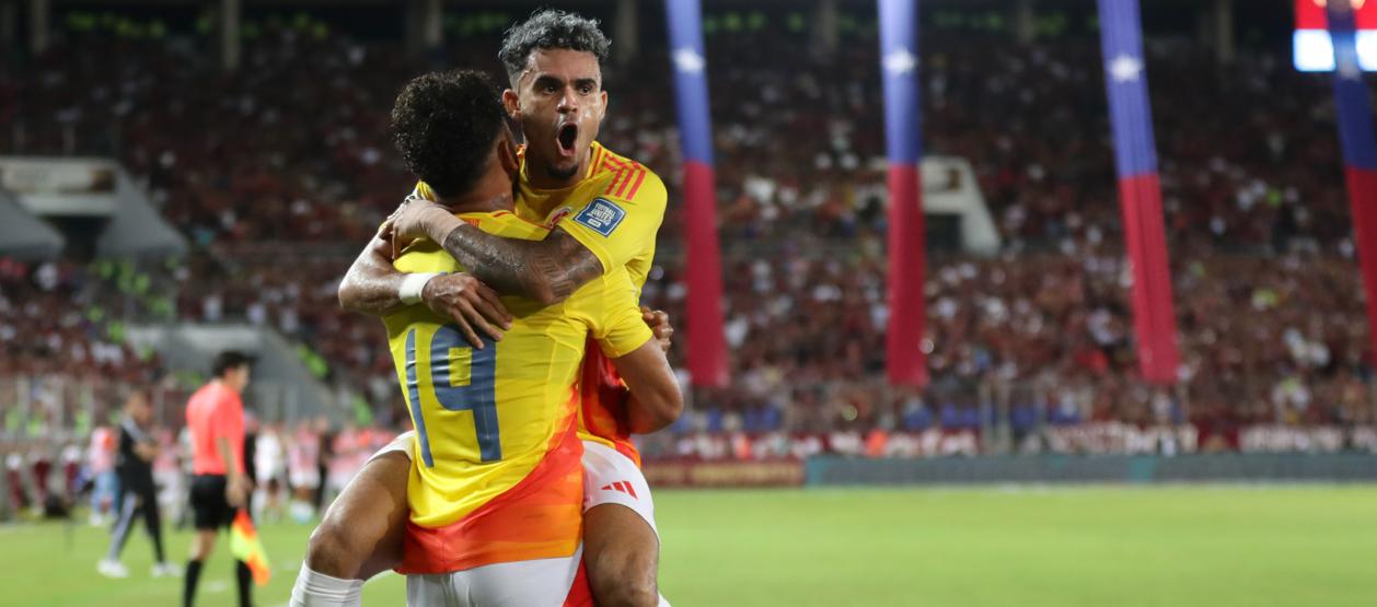 Luis Suárez y Luis Díaz celebrando uno de los goles.