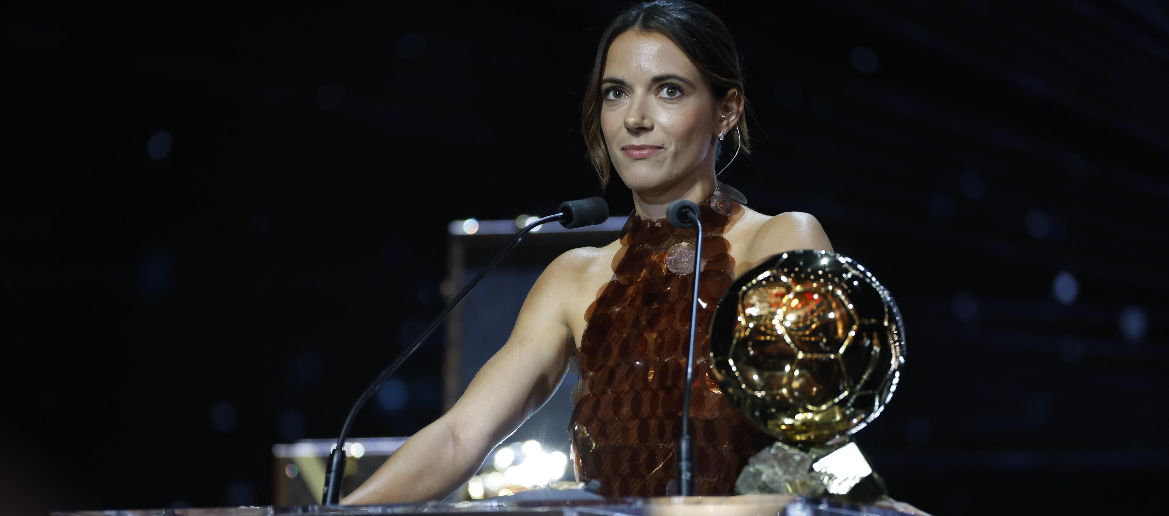 Aitana Bonmatí es la primera jugadora que logra tres Balones de Oro consecutivos.