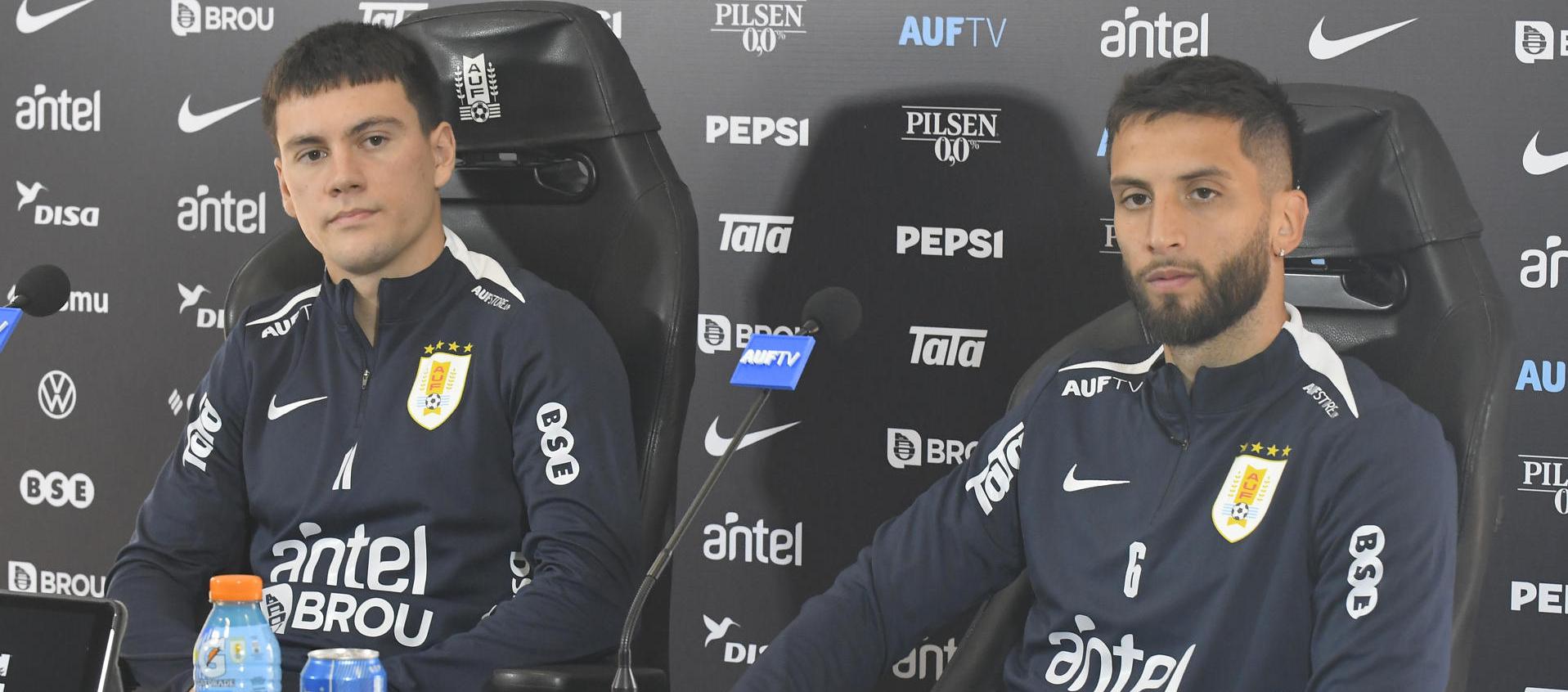 Los jugadores uruguayos Facundo Pellistri y Rodrigo Bentancur.