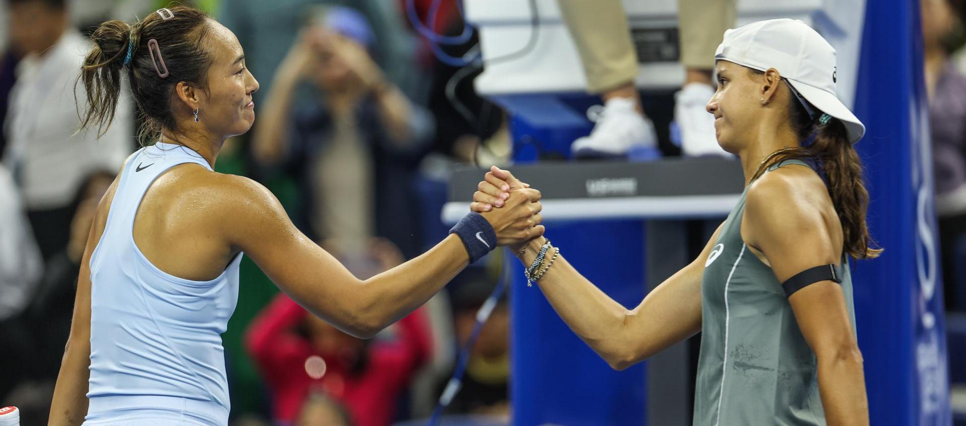 Zheng Qinwen y Emiliana Arango.