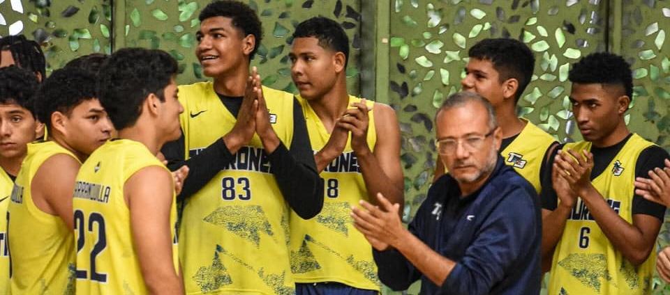 Tiburones de Barranquilla tras conseguir la victoria en la final. 